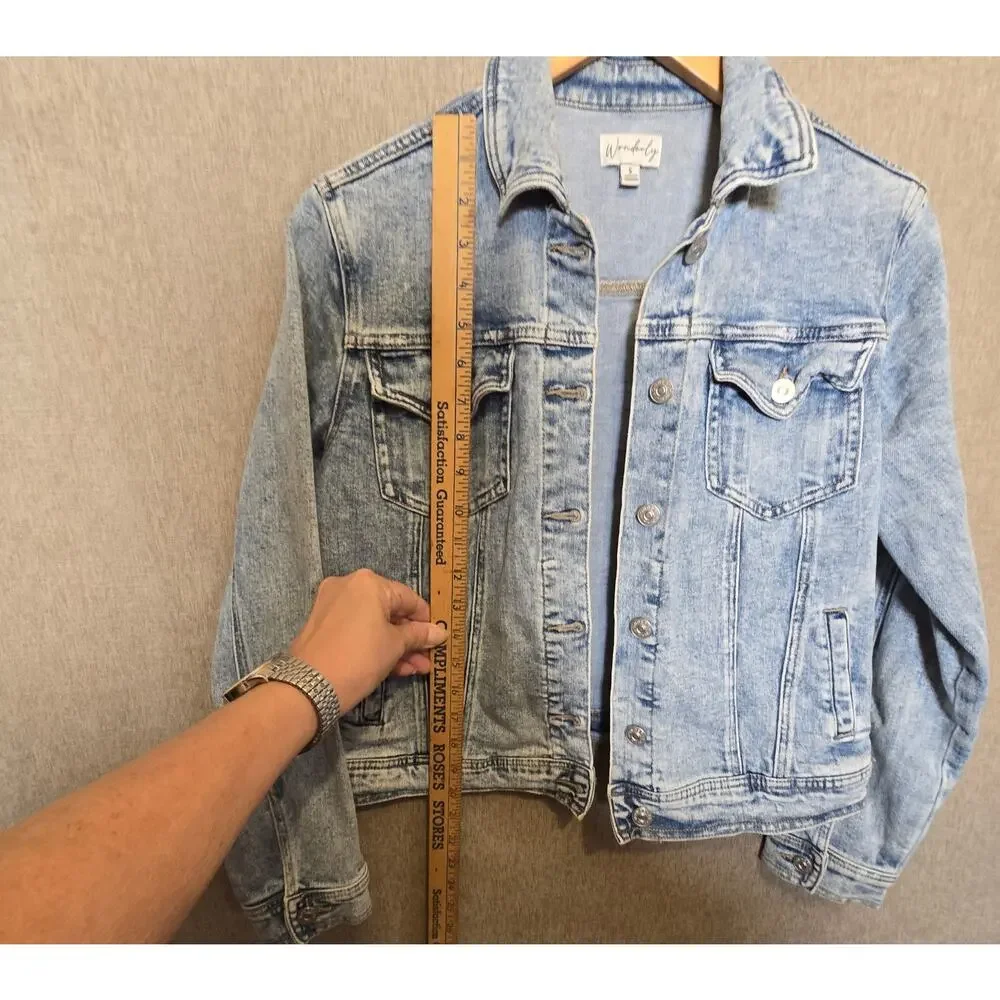 Wonderly Denim Jacket Light Wash Button Front Inside and Outside Pockets